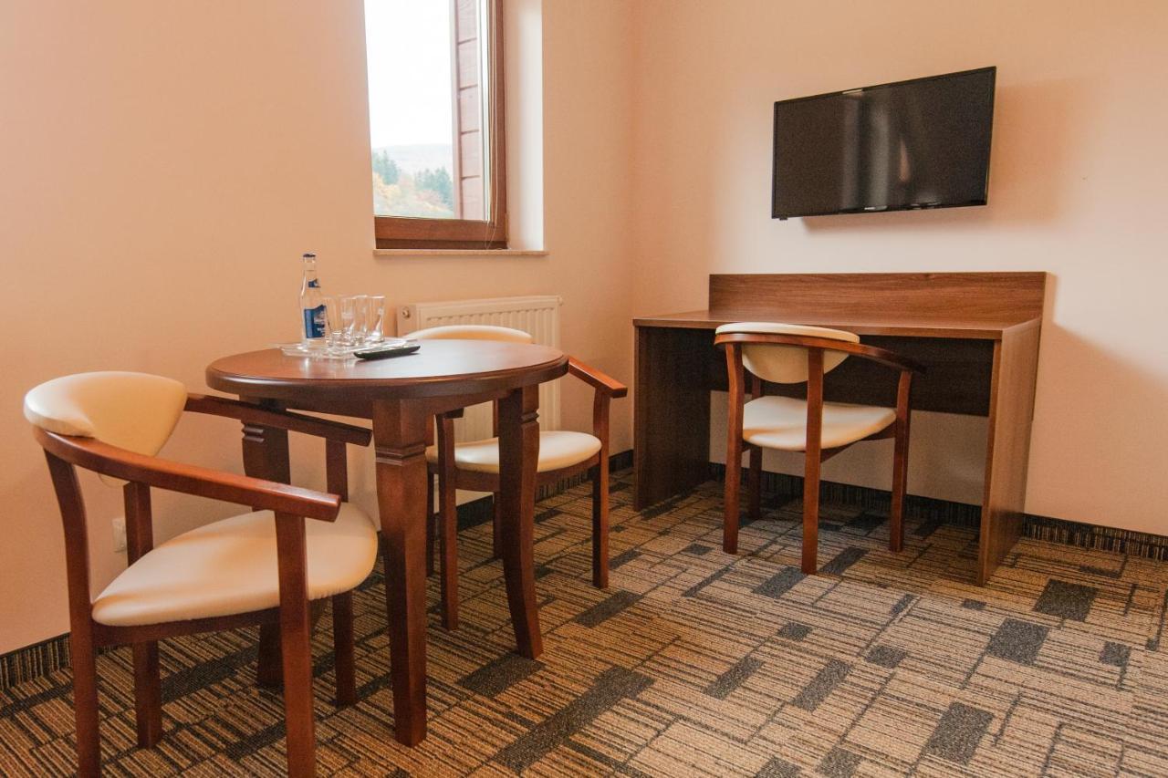 Centrum Promocji Lesnictwa W Mucznem Lutowiska Extérieur photo