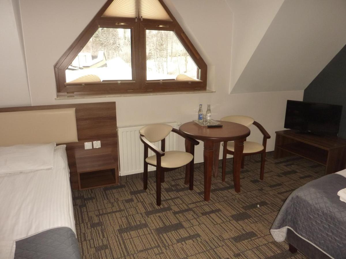 Centrum Promocji Lesnictwa W Mucznem Lutowiska Extérieur photo