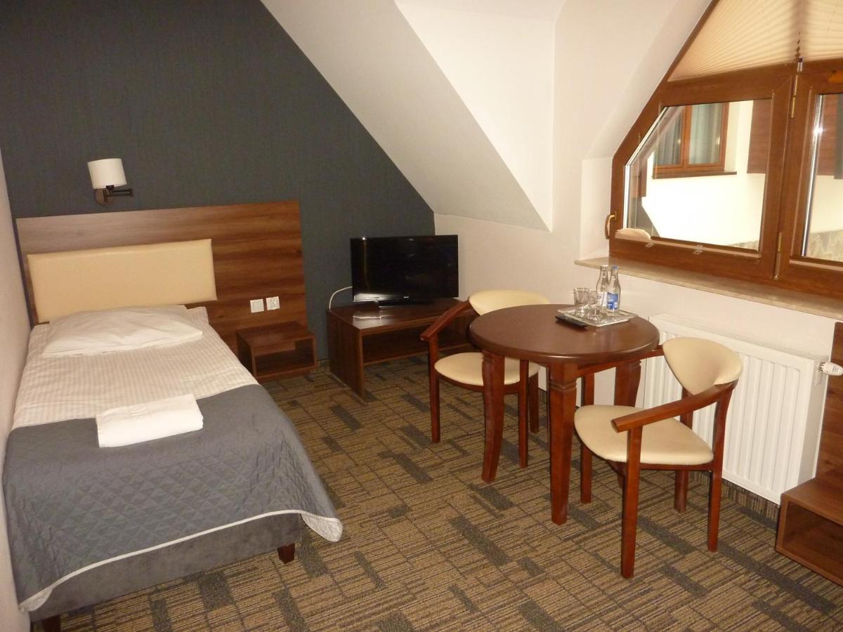 Centrum Promocji Lesnictwa W Mucznem Lutowiska Extérieur photo