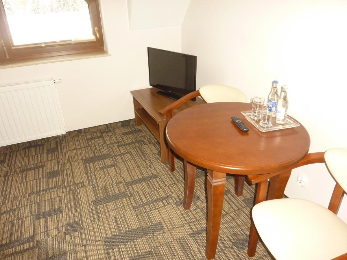 Centrum Promocji Lesnictwa W Mucznem Lutowiska Extérieur photo