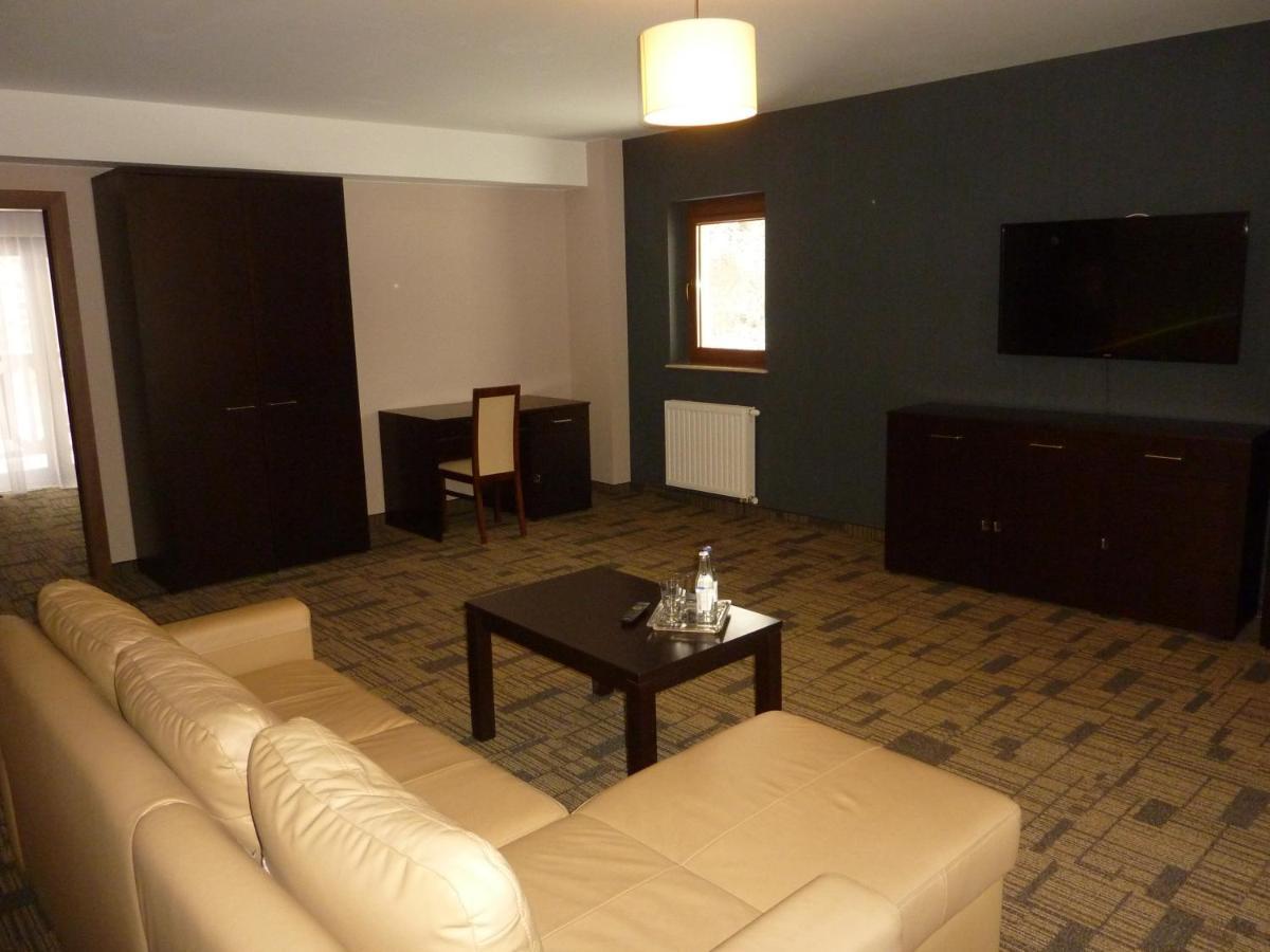 Centrum Promocji Lesnictwa W Mucznem Lutowiska Extérieur photo