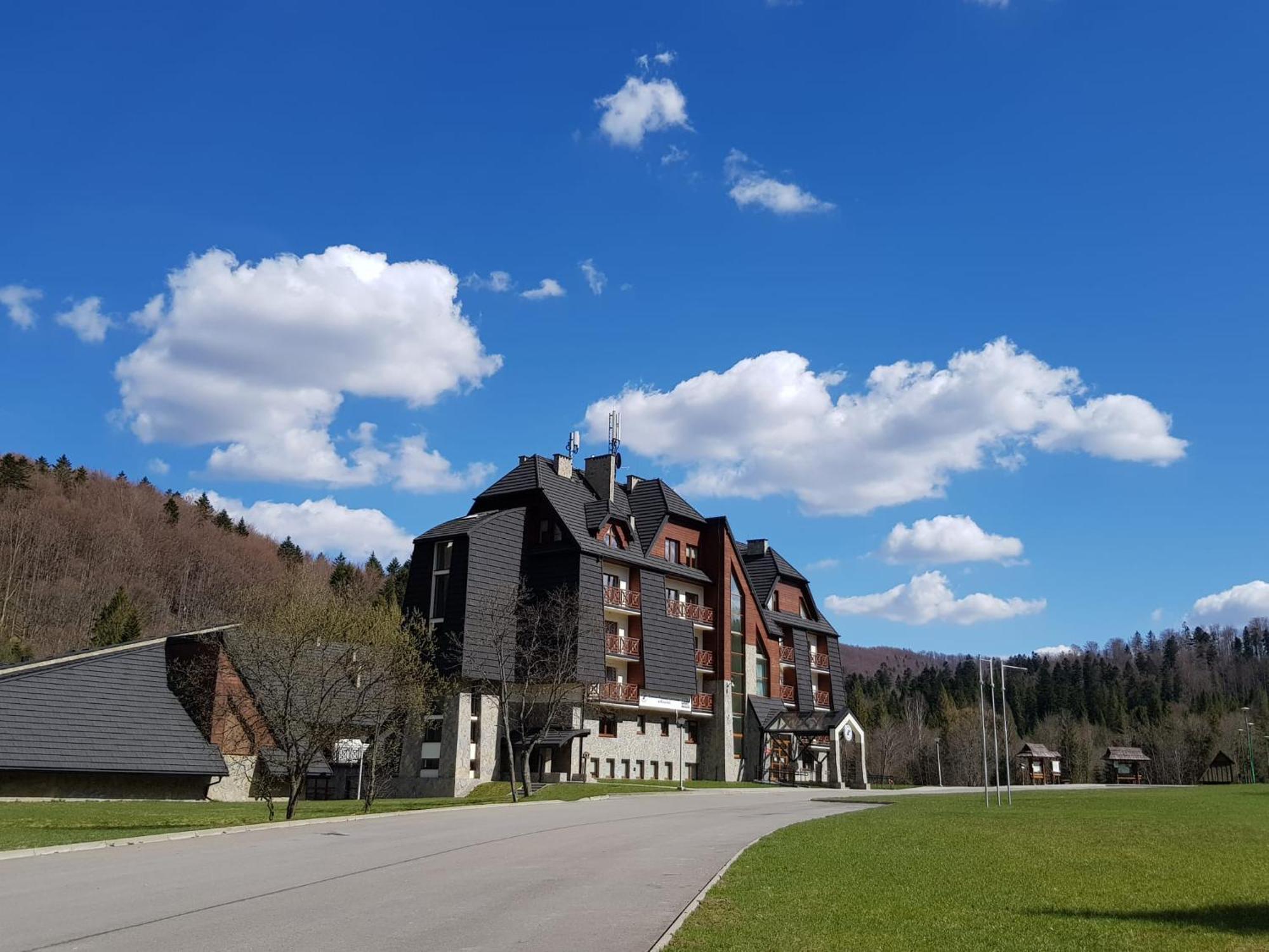 Centrum Promocji Lesnictwa W Mucznem Lutowiska Extérieur photo